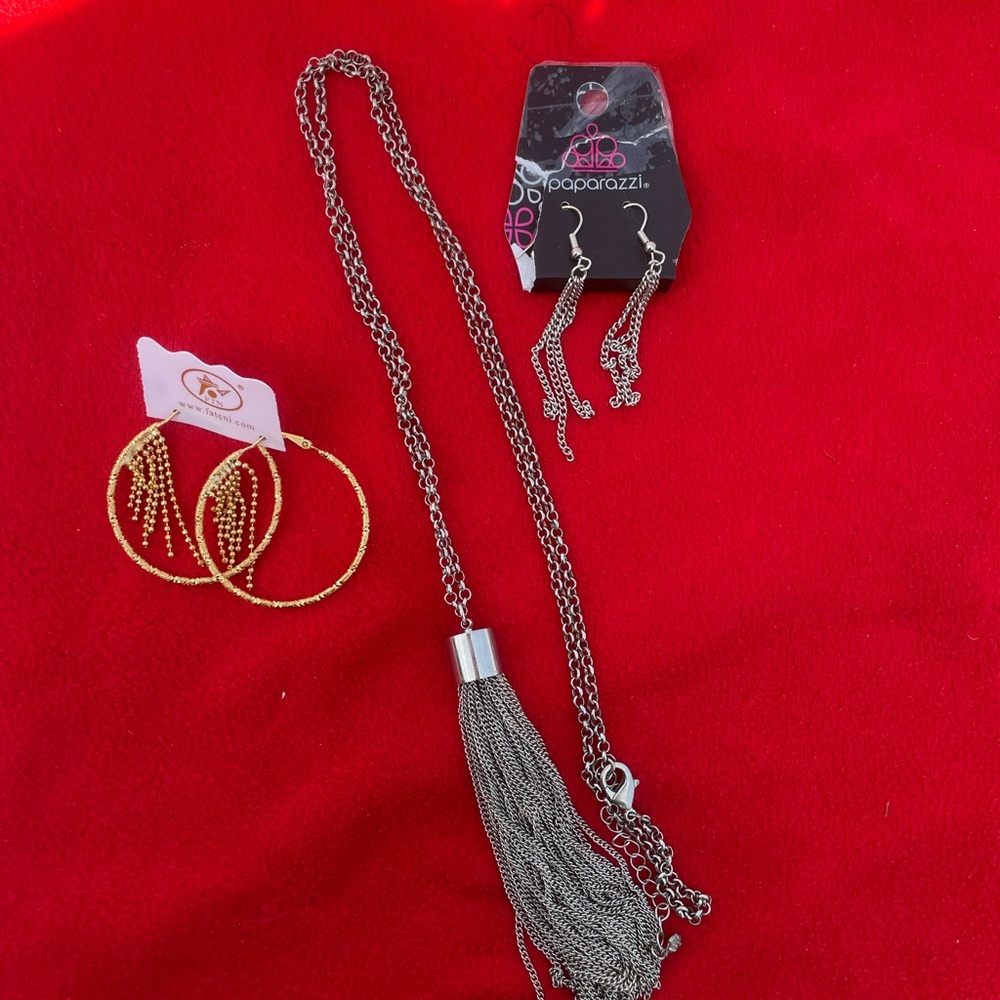 3/$25 Bundle earrings‎ and long necklace